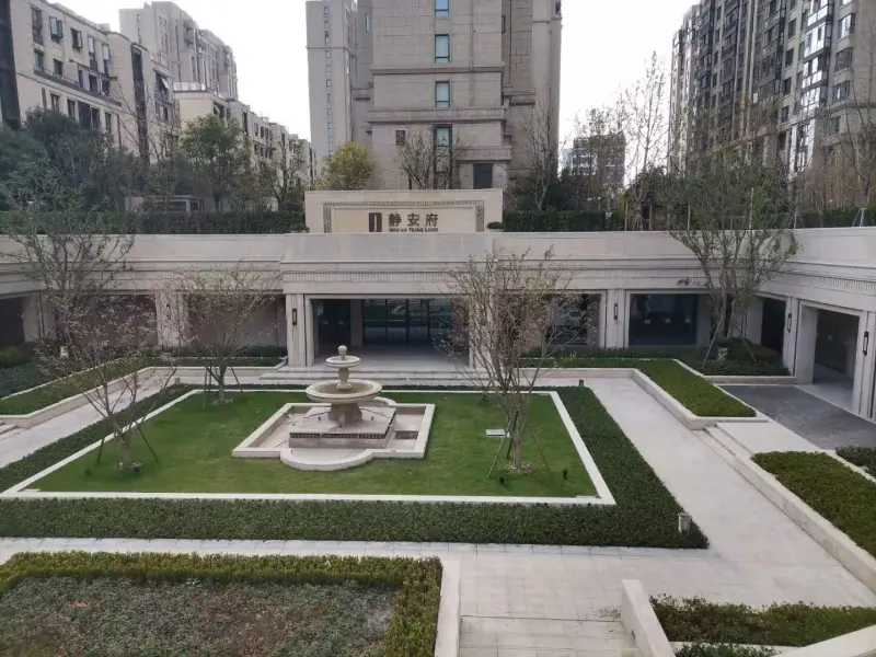 Топлинската пумпа Blueway го поддржува проектот за затворен базен во Шангај Jing'an Mansion со ефикасно решение за постојана температура